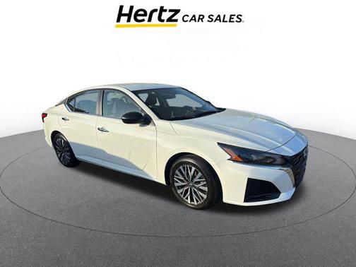 Glacier White 2025 Nissan Altima SV FWD