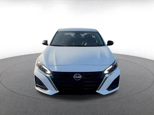 Glacier White 2025 Nissan Altima SV FWD