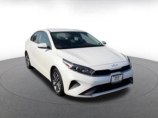 Snow White Pearl 2024 Kia Forte LXS
