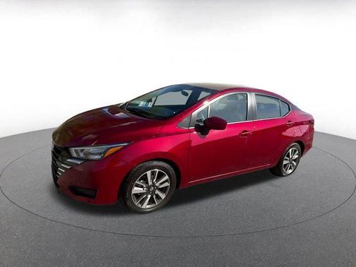 Scarlet Ember Tintcoat 2025 Nissan Versa 1.6 SV