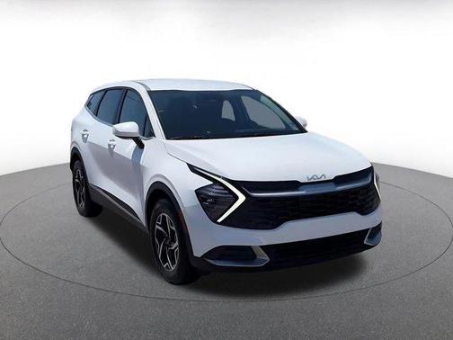 Glacial White Pearl 2025 Kia Sportage LX