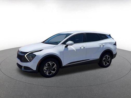 Glacial White Pearl 2025 Kia Sportage LX