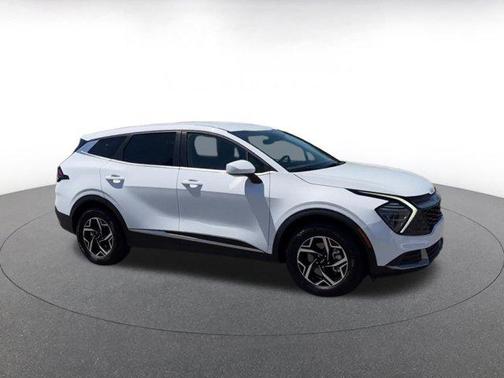 Glacial White Pearl 2025 Kia Sportage LX