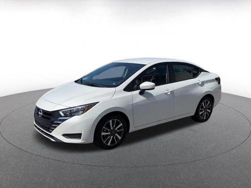 Aspen White Tricoat 2025 Nissan Versa 1.6 SV