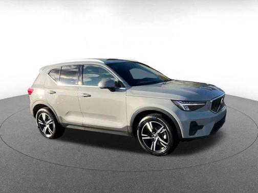 2024 Volvo XC40 CORE
