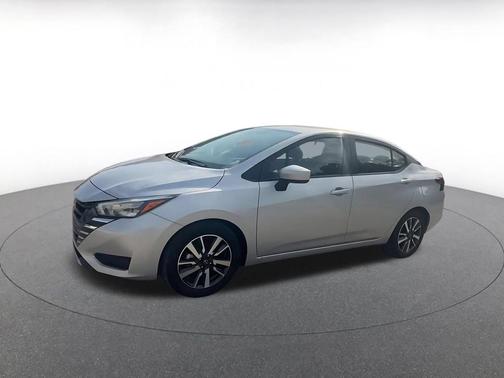 Brilliant Silver Metallic 2025 Nissan Versa 1.6 SV