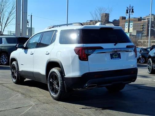 2022 GMC Acadia AT4