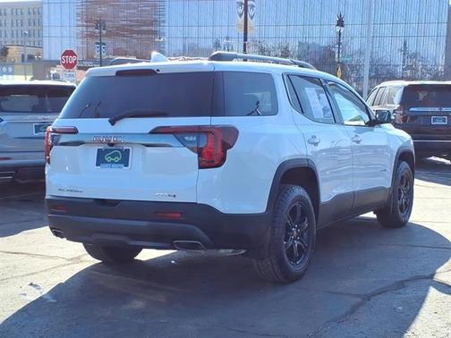 2022 GMC Acadia AT4
