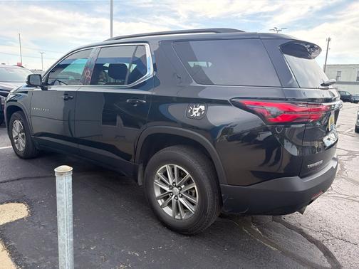 Mosaic Black Metallic 2023 Chevrolet Traverse LT Cloth