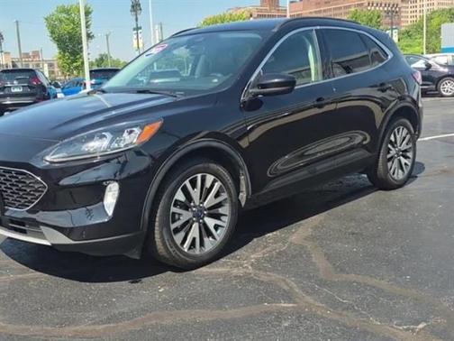 2022 Ford Escape Titanium