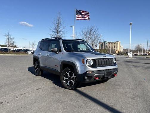 Glacier Metallic 2021 Jeep Renegade Trailhawk