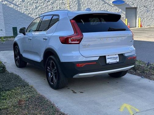 2025 Volvo XC40 B5 Core Bright Theme