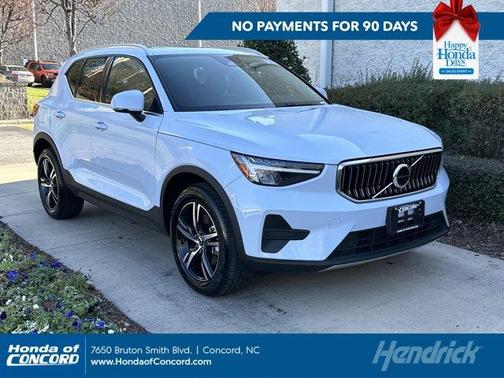 2025 Volvo XC40 B5 Core Bright Theme