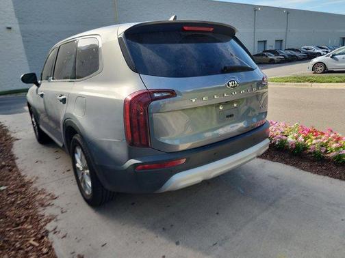 Everlasting Silver 2020 Kia Telluride LX