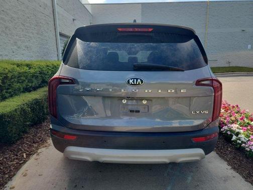 Everlasting Silver 2020 Kia Telluride LX