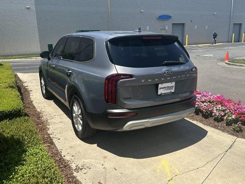 Everlasting Silver 2020 Kia Telluride LX