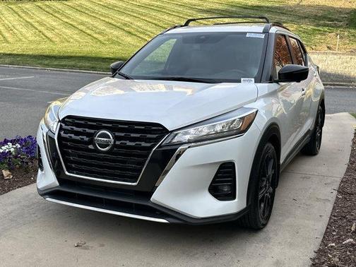2021 Nissan Kicks SR