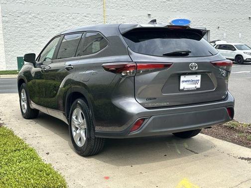 Magnetic Gray Metallic 2024 Toyota Highlander XLE