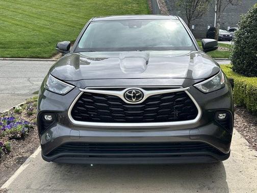 Magnetic Gray Metallic 2024 Toyota Highlander XLE