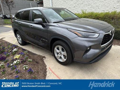 Magnetic Gray Metallic 2024 Toyota Highlander XLE