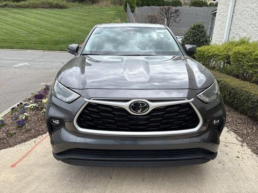 Magnetic Gray Metallic 2024 Toyota Highlander XLE