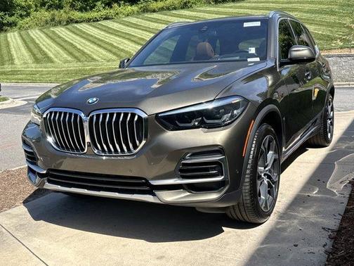 Manhattan Green Metallic 2023 BMW X5 sDrive40i