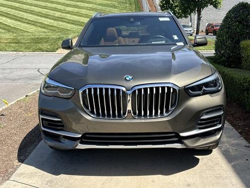 Manhattan Green Metallic 2023 BMW X5 sDrive40i