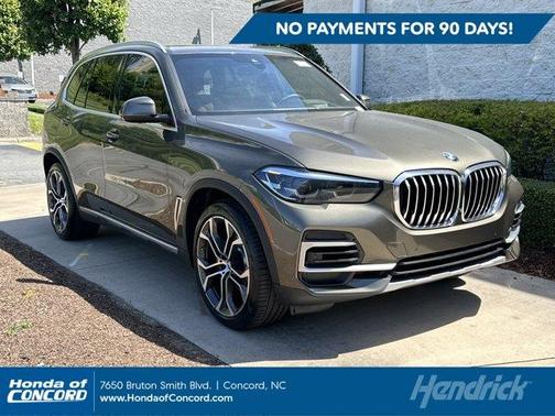 Manhattan Green Metallic 2023 BMW X5 sDrive40i