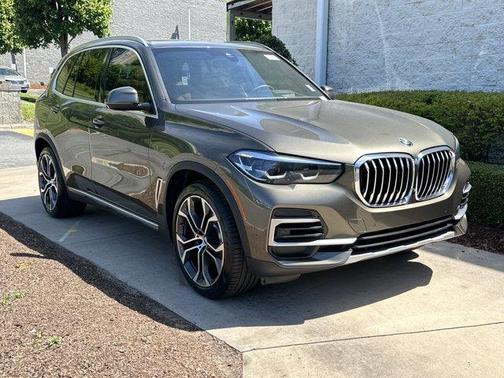 Manhattan Green Metallic 2023 BMW X5 sDrive40i