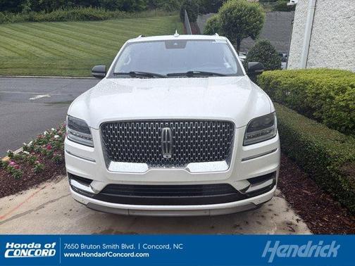 White Platinum Tri-Coat Metallic 2019 Lincoln Navigator L Reserve