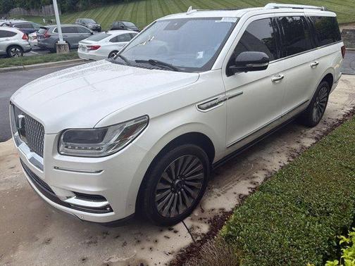 White Platinum Tri-Coat Metallic 2019 Lincoln Navigator L Reserve