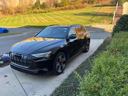 2022 Audi e-tron Premium Plus