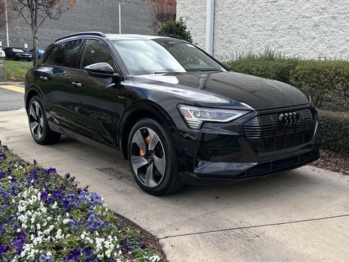 2022 Audi e-tron Premium Plus