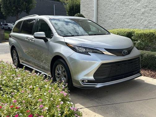 2024 Toyota Sienna XLE