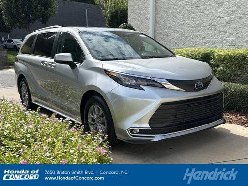 2024 Toyota Sienna XLE