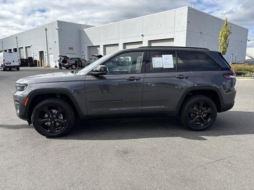 2022 Jeep Grand Cherokee Altitude