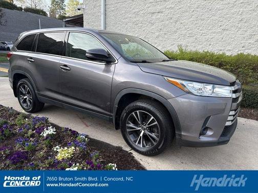 Predawn Gray Mica 2019 Toyota Highlander LE