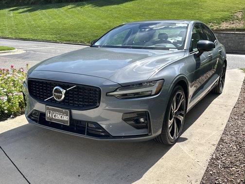 2024 Volvo S60 B5 Plus Dark Theme
