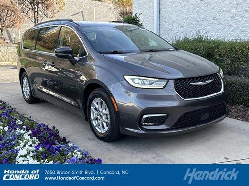 2022 Chrysler Pacifica Touring-L