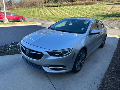 2018 Buick Regal Sportback Essence