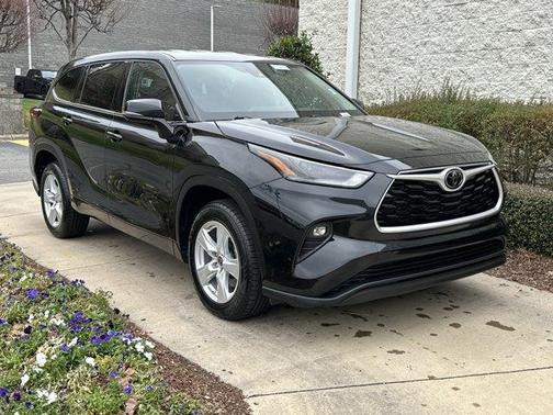 2022 Toyota Highlander LE