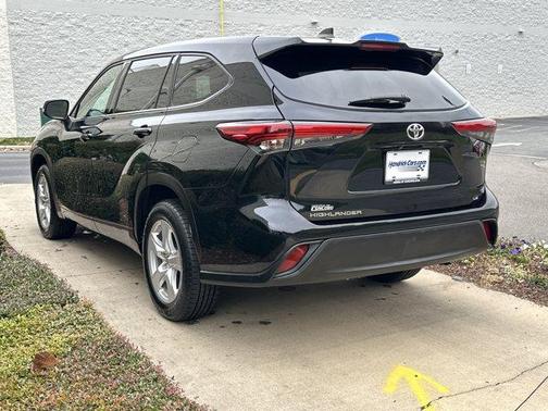 2022 Toyota Highlander LE