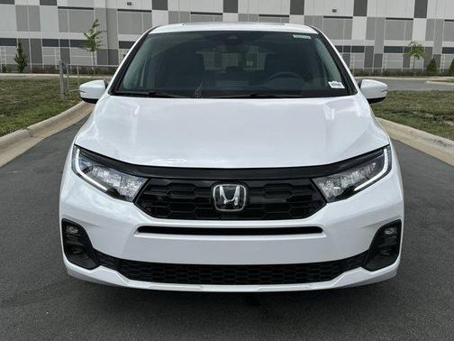 Platinum White Pearl 2026 Honda Odyssey Touring