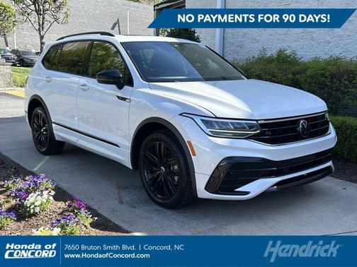 Oryx White Pearl Effect 2022 Volkswagen Tiguan 2.0T SE R-Line Black