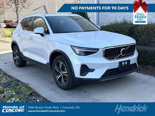 2025 Volvo XC40 B5 Core Bright Theme