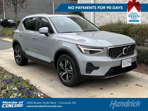 2025 Volvo XC40 B5 Core Bright Theme