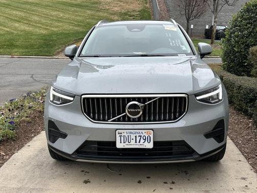2025 Volvo XC40 B5 Core Bright Theme