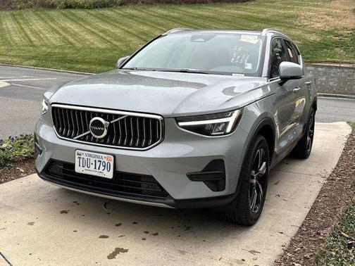 2025 Volvo XC40 B5 Core Bright Theme