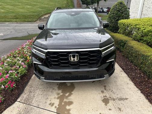 Crystal Black Pearl 2025 Honda Pilot Touring