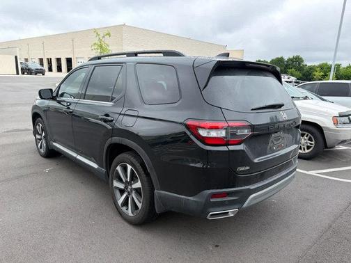 Crystal Black Pearl 2025 Honda Pilot Touring